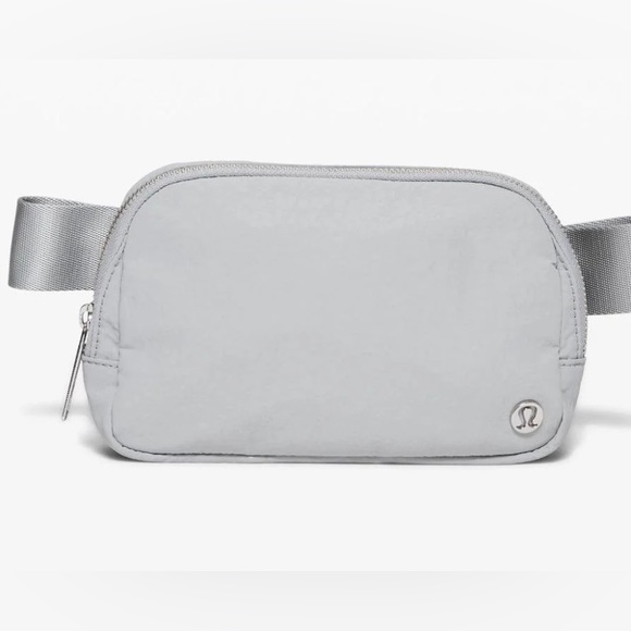 Silver drop belt bag lululemon NWT - Picture 1 of 3